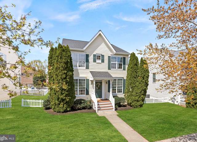 Property at 25453 Beresford Dr, Chantilly, VA 20152, 4 beds, 2.5 baths