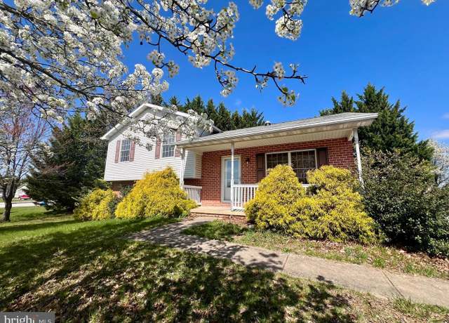 Property at 28 Gettysburg Ct, Littlestown, PA 17340, 3 beds, 2.5 baths