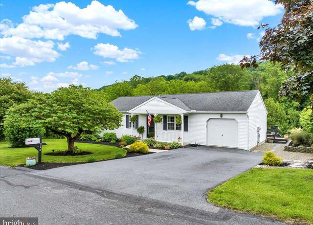 Property at 210 Constitution Dr, Hamburg, PA 19526, 2 beds, 1 bath