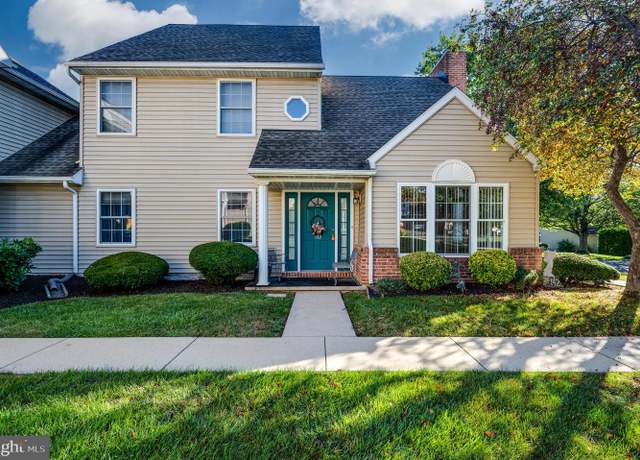 Property at 142 Primrose Ln, Reading, PA 19610, 3 beds, 2 baths