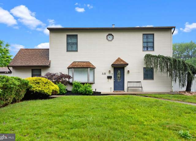 Property at 10 Queen Lily Rd, Levittown, PA 19057, 4 beds, 3 baths