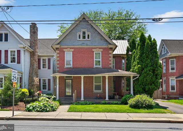 Property at 220 Front St, Lititz, PA 17543, 3 beds, 1.5 baths