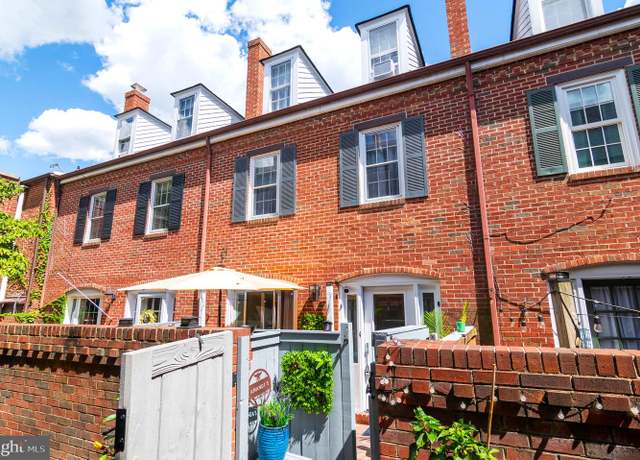 Property at 102 King Henry Ct, Alexandria, VA 22314, 2 beds, 2 baths