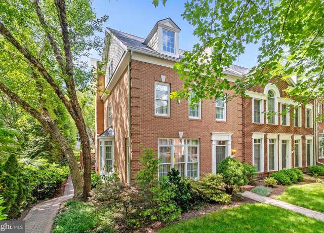 Property at 429 Park Ave, Falls Church, VA 22046, 4 beds, 4.5 baths