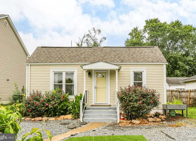 Property at 407 Pratt St, Fredericksburg, VA 22405, 4 beds, 2 baths