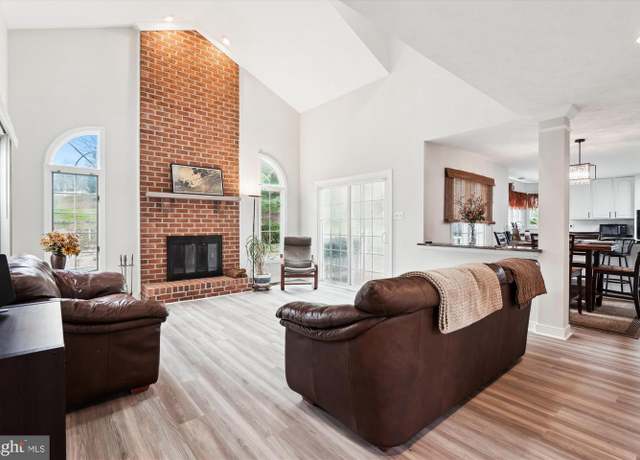 Property at 707 Thornwood Dr, Odenton, MD 21113, 5 beds, 2.5 baths