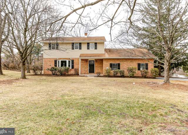 Property at 4 Chalfont Cir, Hummelstown, PA 17036, 3 beds, 2.5 baths
