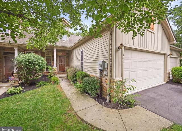 Property at 947 Quail Run Drive Dr, Waynesboro, PA 17268, 3 beds, 3 baths