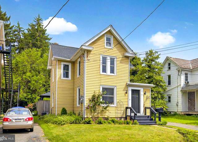 Property at 39 W Cottage Ave, Millersville, PA 17551, 3 beds, 2 baths