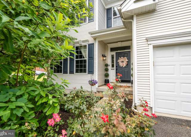 Property at 2426 S Wood St, Allentown, PA 18103, 3 beds, 2.5 baths