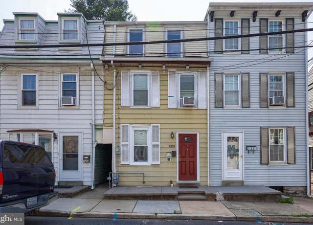 Property at 125 S 3rd St, Lebanon, PA 17042, 4 beds, 1.5 baths