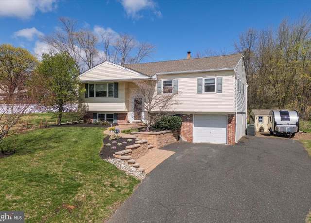 Property at 541 Lexington Ln, Norristown, PA 19403, 4 beds, 2.5 baths