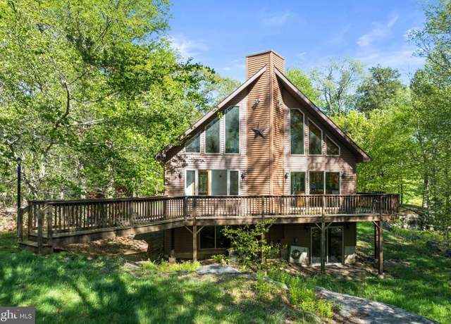 Property at 2107 Lenape Ter, Canadensis, PA 18325, 4 beds, 2 baths