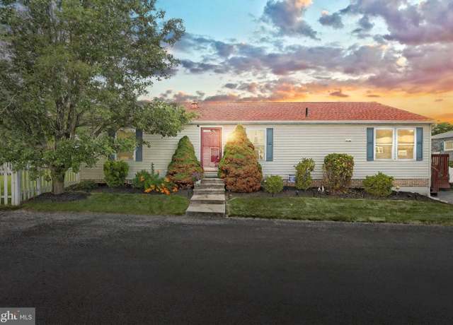 Property at 19 Glenview Cir, Dillsburg, PA 17019, 3 beds, 2 baths