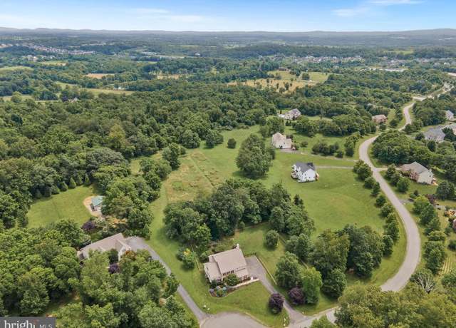 Property at 35400 Autumn Ridge Ct, Round Hill, VA 20141, 4 beds, 6 baths