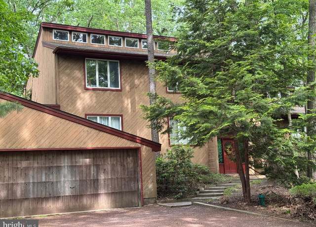 Property at 18 Tomahawk Ct, Medford, NJ 08055, 5 beds, 3 baths