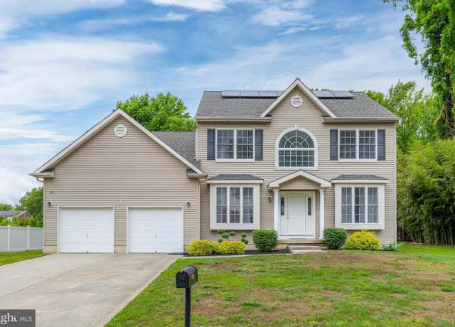 Property at 15 Castle Dr, Pennsville, NJ 08070, 4 beds, 2.5 baths