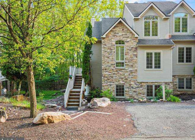 Property at 42 Mountainwoods Dr, Lake Harmony, PA 18624, 5 beds, 3.5 baths