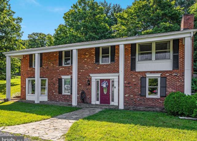 Property at 106 Lakeside Dr, Stephens City, VA 22655, 5 beds, 3 baths