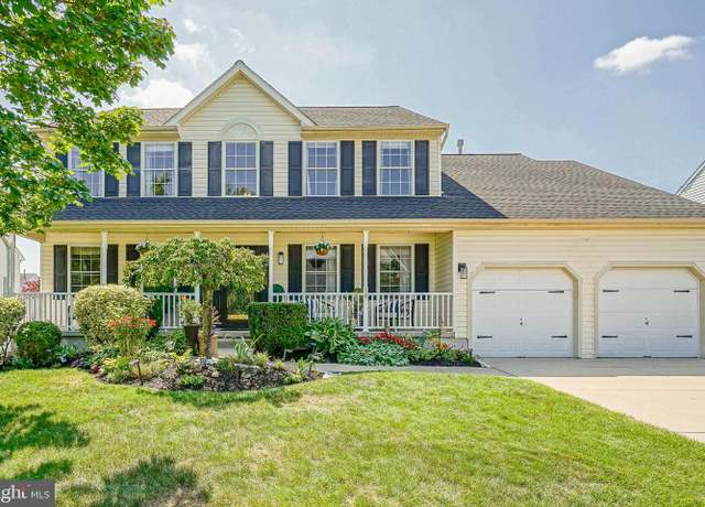 Property at 18 Westminster Dr, Lumberton, NJ 08048, 5 beds, 3.5 baths
