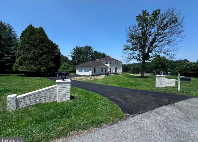 Property at 1054 Squires Dr, West Chester, PA 19382, 4 beds, 2.5 baths