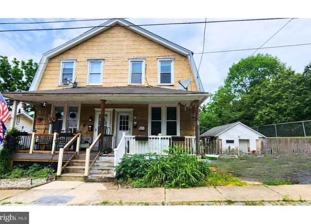 Property at 2463 Hillside Ave, Easton, PA 18042, 6 beds, 1.5 baths