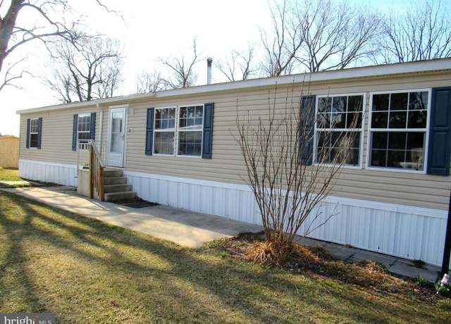 Property at 517 Pine Dr, York, PA 17406, 4 beds, 2 baths