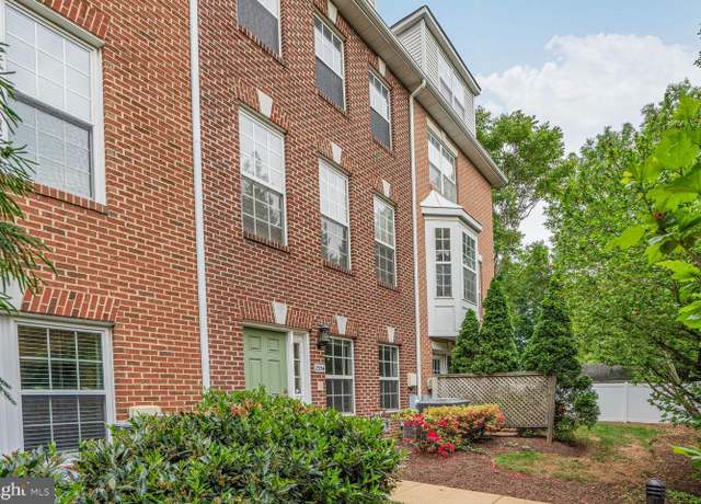 Property at 2354 Langston Blvd, Arlington, VA 22201, 3 beds, 3.5 baths