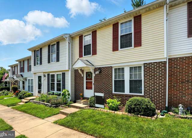 Property at 838 Oak Leaf Ct, Warrenton, VA 20186, 3 beds, 2.5 baths