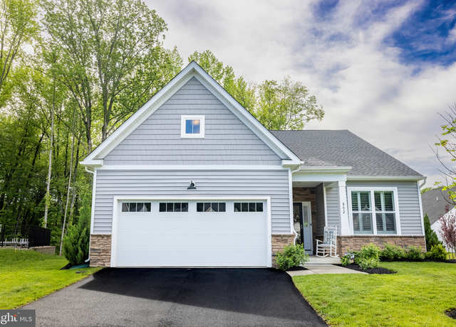 Property at 802 Horseshoe Falls Dr, Newark, DE 19702, 2 beds, 2 baths