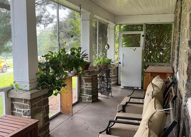 Property at 2500 Doehne Rd, Harrisburg, PA 17110, 4 beds, 1.5 baths