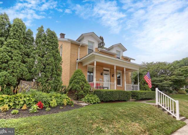 Property at 206 W Granada Ave, Hershey, PA 17033, 3 beds, 1.5 baths