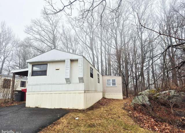 Property at 146 Mountain Vlg, Macungie, PA 18062, 3 beds, 1 bath