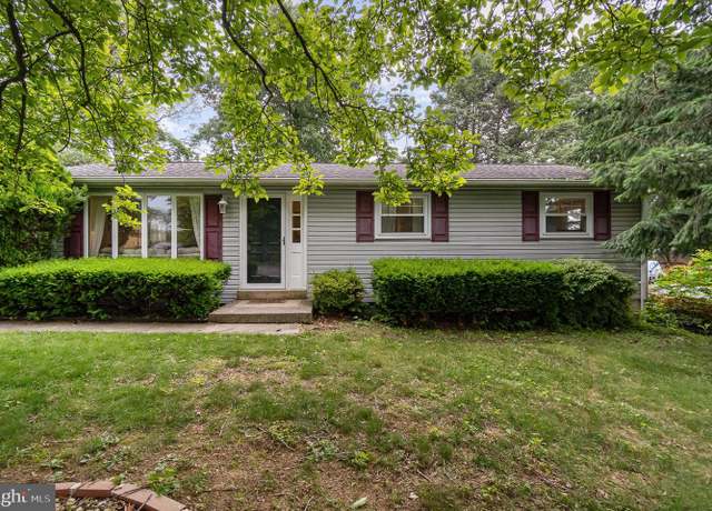 Property at 1390 Meadowbrook Ln, Lebanon, PA 17046, 3 beds, 1 bath