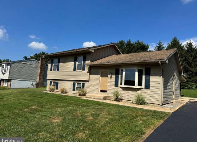 Property at 3335 Taunton Dr, York, PA 17402, 3 beds, 1.5 baths