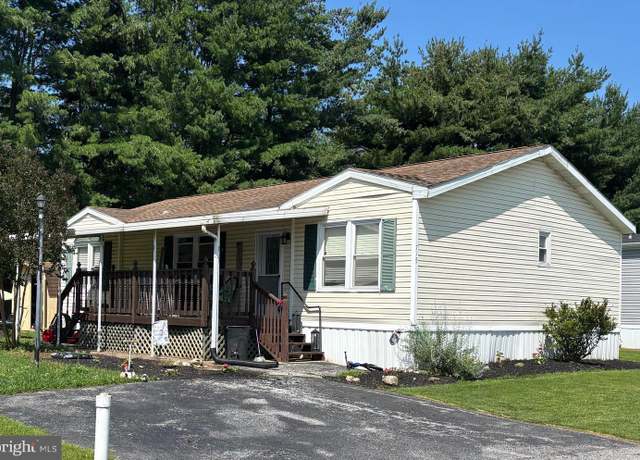 Property at 715 Laura Ln, York, PA 17402, 3 beds, 2 baths