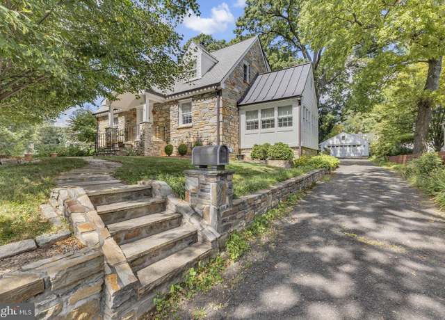 Property at 6223 Langston Blvd, Arlington, VA 22205, 3 beds, 2 baths