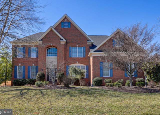 Property at 25561 Arthur Pl, Chantilly, VA 20152, 4 beds, 4.5 baths