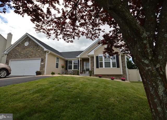 Property at 685 Bentley Dr, Inwood, WV 25428, 7 beds, 3 baths