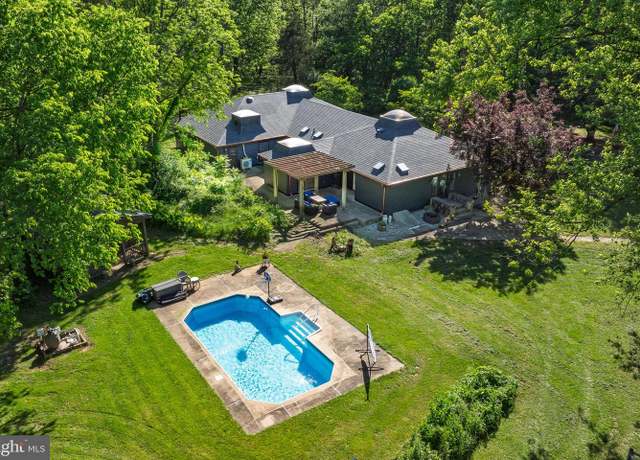 Property at 2436 Warm Springs Rd, Shenandoah Junction, WV 25442, 6 beds, 4.5 baths