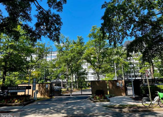 Property at 1340 4th St SW, Washington, DC 20024, 3 beds, 1 bath