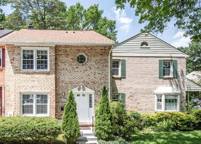 Property at 7809 Heatherton Ln, Potomac, MD 20854, 3 beds, 3.5 baths