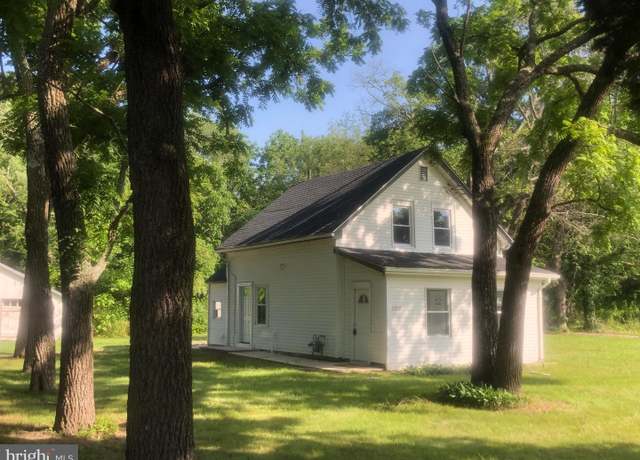 Property at 2319 S Lincoln Ave, Vineland, NJ 08361, 2 beds, 1.5 baths