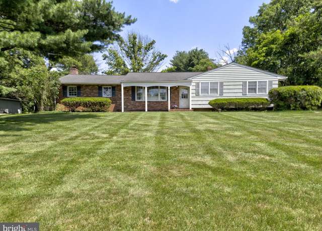 Property at 4 Estella Dr, Flemington, NJ 08822, 3 beds, 2 baths