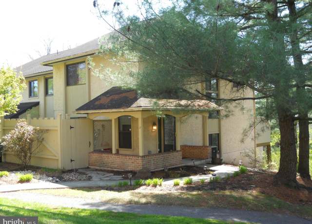 Property at 17 Pine Woods Ct, Reading, PA 19607, 4 beds, 2.5 baths