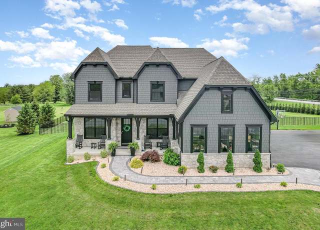 Property at 2 Freedom Ct, Mechanicsburg, PA 17050, 5 beds, 5 baths