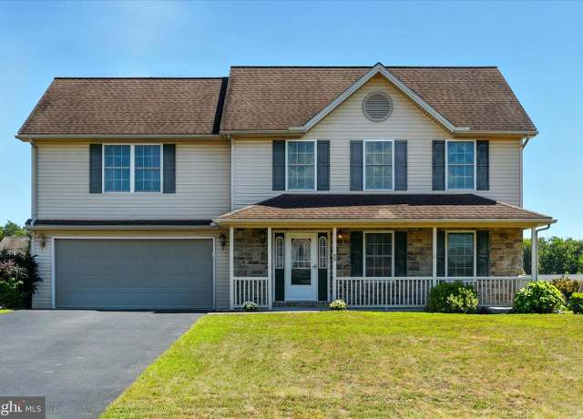 Property at 55 Meade Dr, Carlisle, PA 17013, 4 beds, 2.5 baths