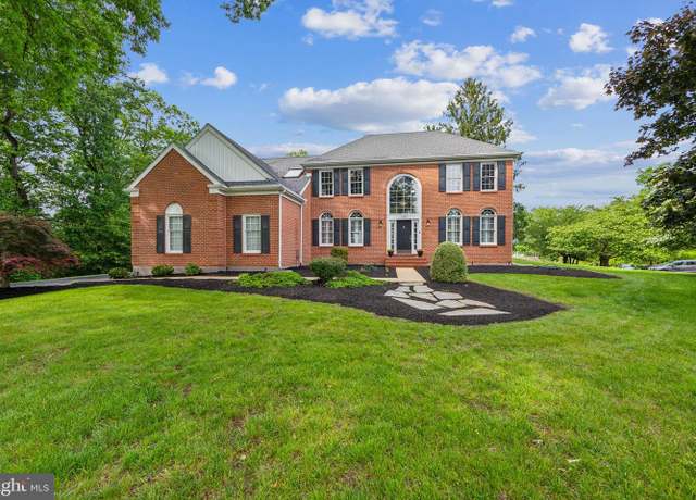 Property at 1427 Hampton Dr, Downingtown, PA 19335, 5 beds, 4.5 baths