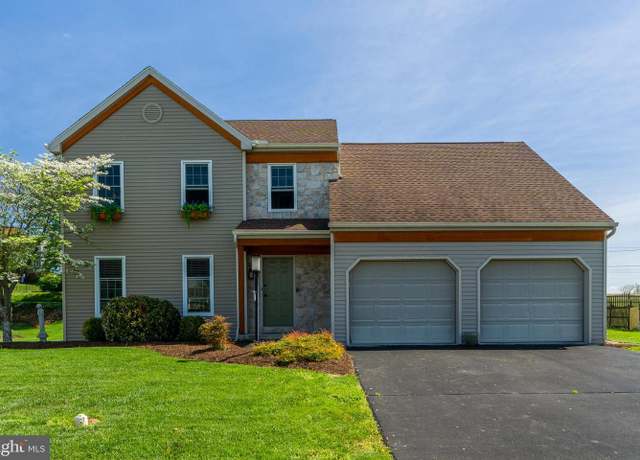 Property at 40 Brookview Dr, Lititz, PA 17543, 4 beds, 2.5 baths