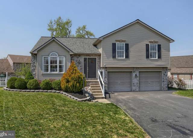 Property at 39 Red Maple Cir, Palmyra, PA 17078, 4 beds, 2 baths